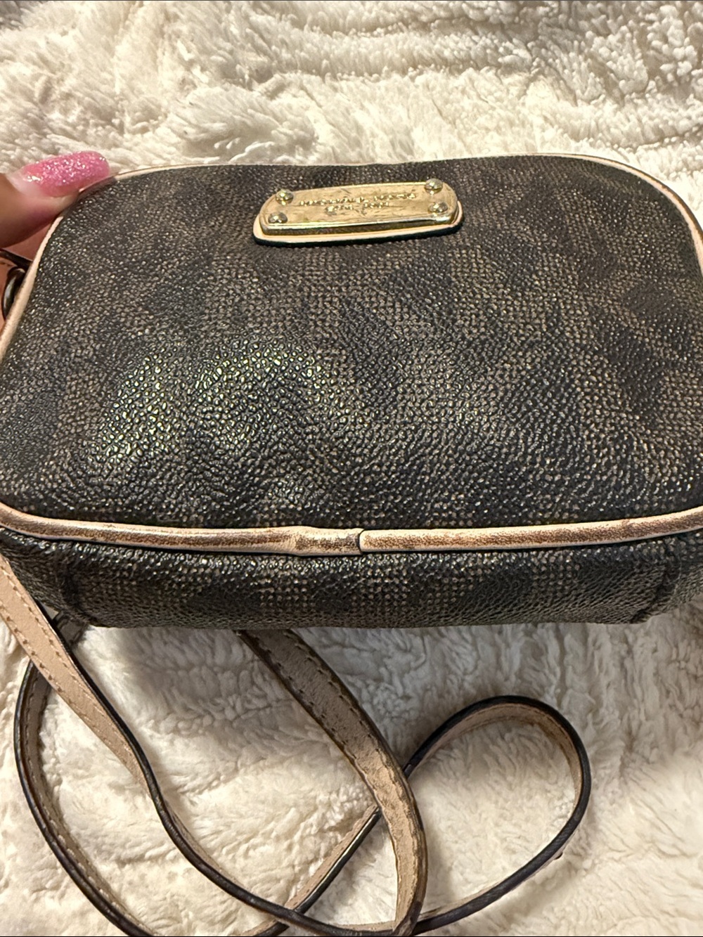 Michael Kors Logo Crossbody Bag - Picture 5 of 11